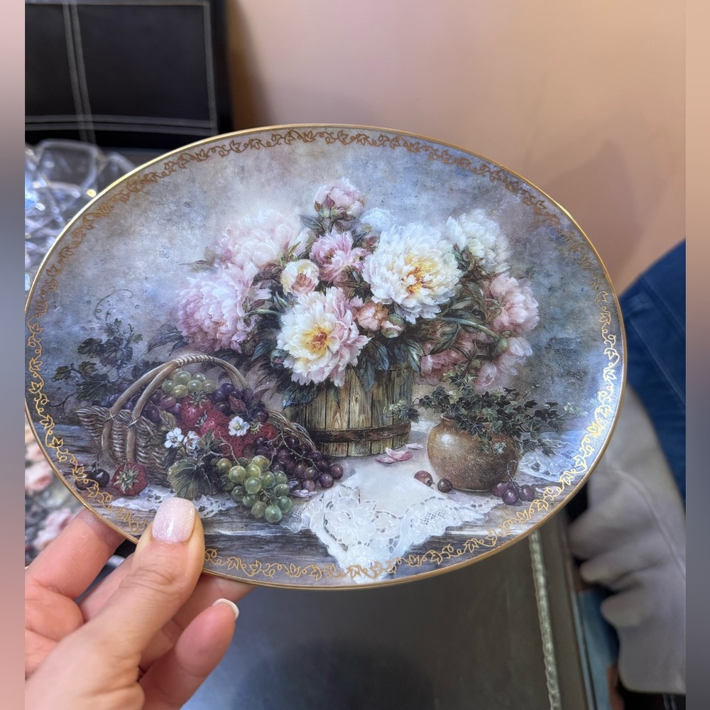 Lena Liu Vintage “Garden Pleasures” Decorative Plate – Flowers & Grapes